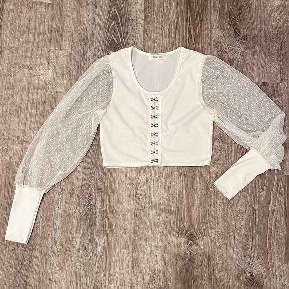 ❗Host Pick❗ White Sheer Sleeve Crop - Picture 2 of 6